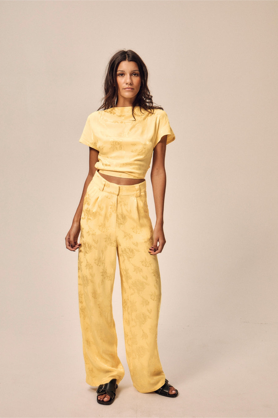 Top Leila butter yellow