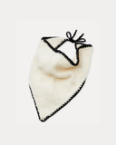 Triangle scarf finition main Lina