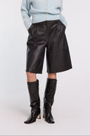 Bermuda en cuir noir Karl
